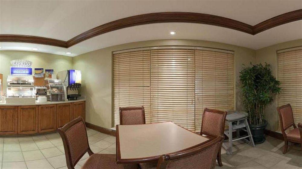 فندق هوليداي إن إكسبريس تشابل هيل المظهر الخارجي الصورة
